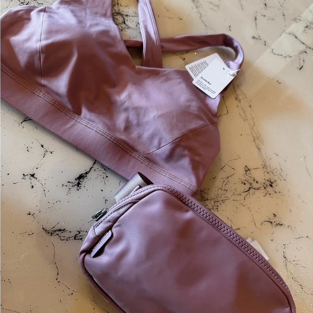 lululemon athletica Women's Envital b/c cup Sports Bra with everywhere belt bag - Picture 13 of 13